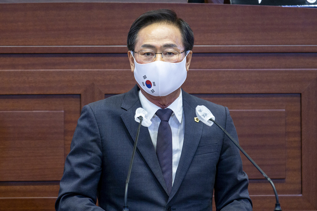 ▲ 경북도의회 최병준 의원(교육위원회, 경주)은 10일 제324회 제1차 정례회 본회의 도정질문에서 MOU 체결관리와 민간보조사업의 문제점을 거론하며 강력한 개선을 요구했다.ⓒ경북도의회