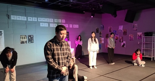 ▲ 목원대 연기전공 학생들 제작한 연극 ‘스테이지 스테이션’ 공연.ⓒ목원대