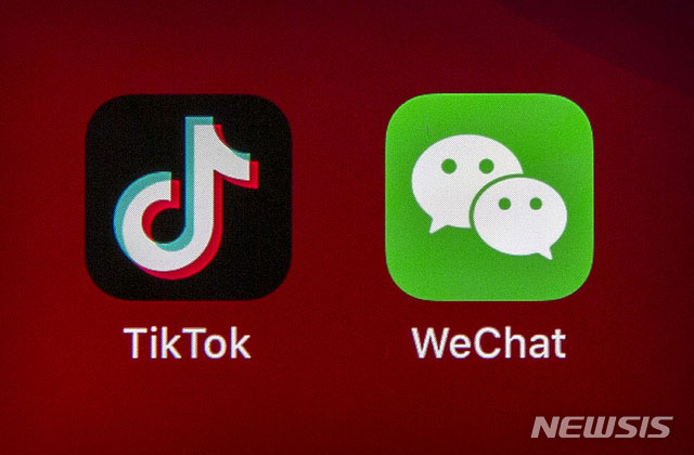 ▲ 중국산 동영상 공유앱 '틱톡'과 메신저 앱 '위챗' 로고. ⓒ뉴시스 AP. 무단전재 및 재배포 금지.
