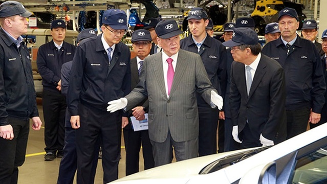 ▲ 2016년 러시아 현대자동차 생산 공장을 방문한 정몽구 현대차그룹 명예회장 ⓒ현대차그룹