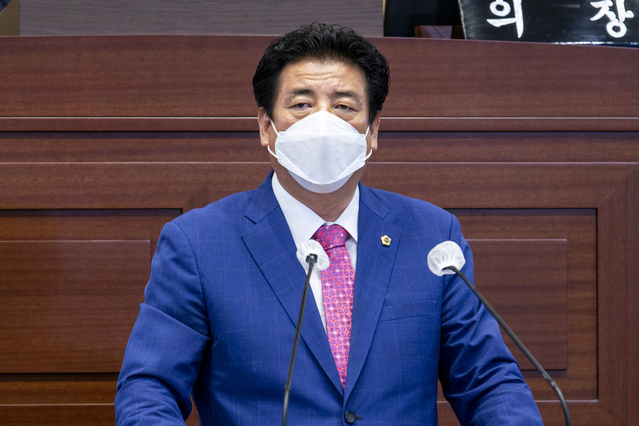 ▲ 군위 출신 박창석 경북도의원(건설소방위원회)은 대구경북통합신공항과 군위군의 대구시 편입 문제 등 군위군의 현안사업 전반에 대해 점검하고 다양한 아이디어를 제안해 눈길을 끌었다.ⓒ경북도의회