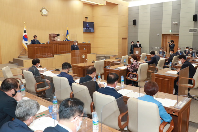 ▲ 예천군의회(의장 김은수)는 10일 오전 11시 의회 본회의장에서 ‘제247회 예천군의회 제1차 정례회’를 개회하고 22일까지 13일간 의사 일정을 시작했다.ⓒ예천군의회