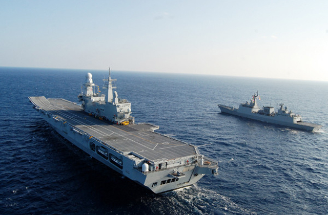 ▲ 2011년 10월 한국 해군 강감찬함과 이탈리아 해군 카보우르함이 연합훈련을 하고 있다. ⓒ해군 제공.