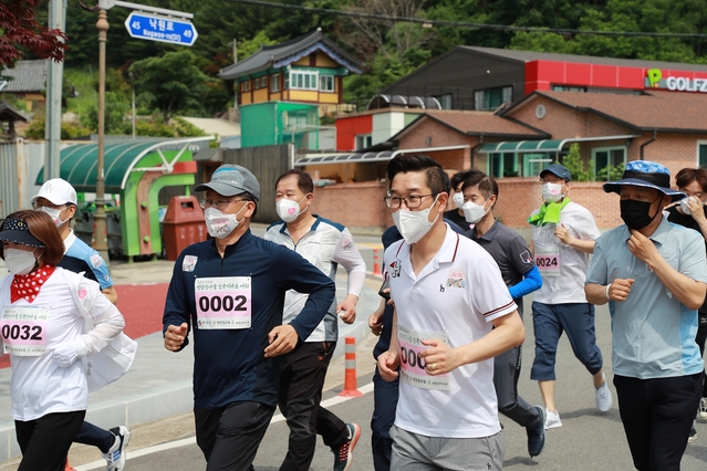 ▲ 영양군(군수 오도창)은 지역의 청년단체인 영양청우회(회장 김경원)가 주관한 ‘영양산나물 전국 비대면 마라톤대회’가 12일 성황리에 개최됐다고 밝혔다.ⓒ영양군