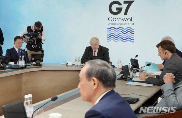 ▲ 문재인 대통령이 13일(현지시간) 영국 콘월 카비스베이에서 열린 '기후변화 및 환경' 방안을 다룰 G7 확대회의 3세션에 참석해 있다. ⓒ뉴시스