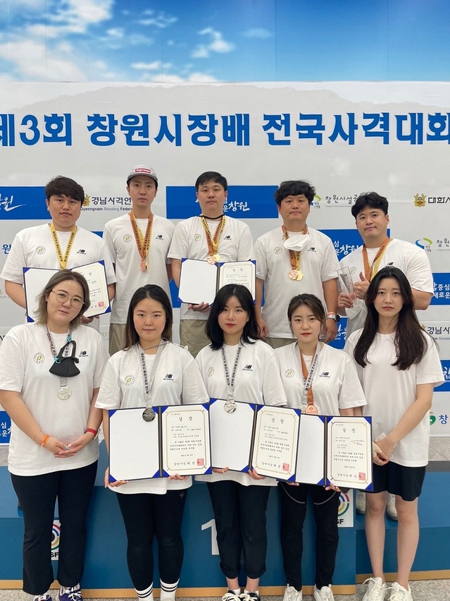 ▲ 청주시청 사격부 소속 선수들이 지난 9일부터 15일까지 창원종합사격장에서 열린 제3회창원시장배 전국사격대회겸 2022년도 국가대표 선발전에서 금메달 4, 은메달 2개, 동메달 3개를 획득했다.ⓒ청주시