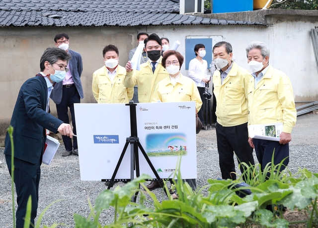 ▲ 대구시의회 기획행정위원회(위원장 윤영애)가  ‘어린이 특화센터 건립 현장’(동구 숙천동)을 직접 찾아 사업추진 계획 등을 점검했다.ⓒ대구시의회