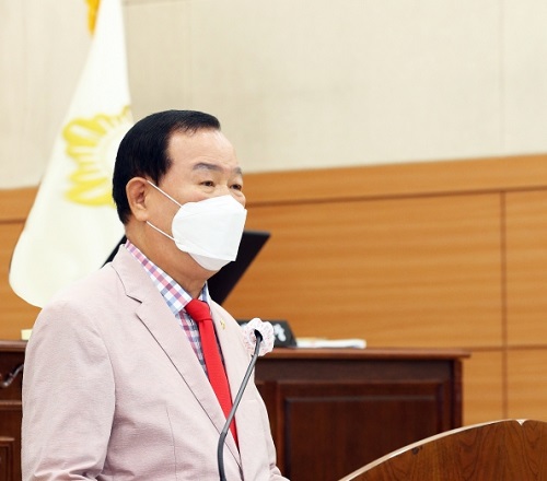 ▲ 국민의힘 송봉식(나선거구) 의원이 ‘유성구의회 의원정수 확대 조정과 관련해 발언을 하고 있다.ⓒ유성구의회