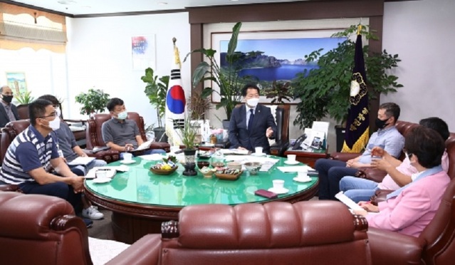 ▲ 대전 서구의회가 지난 16일 서구 환경노동조합 임원과의 간담회를 하고 있다.ⓒ대전서구의회