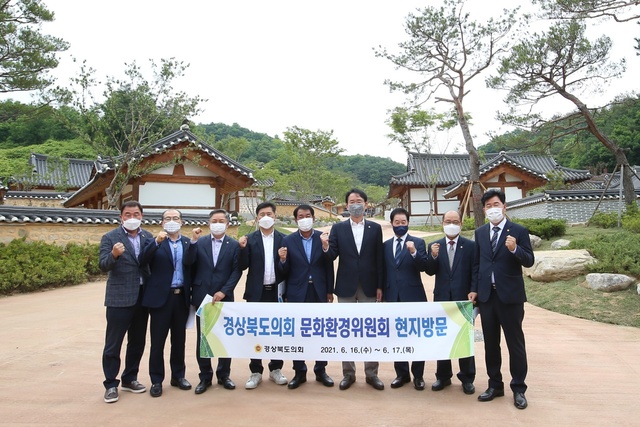 ▲ 경상북도의회 문화환경위원회(위원장 황병직)는 제324회 제1차 정례회 기간 중인 6월 17일 영주와 안동 지역의 3대 문화권 조성 현장 및 주요 사업장을 찾아 현지 의정활동을 펼쳤다.ⓒ경북도의회