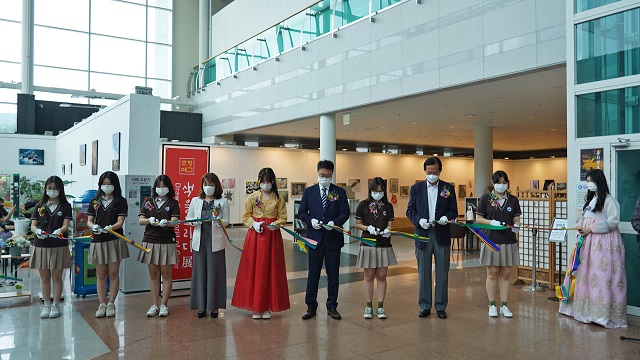 ▲ 경주엑스포대공원은 문화센터에서 포항예고 정기작품전 오프닝 행사를 개최했다.ⓒ경주엑스포