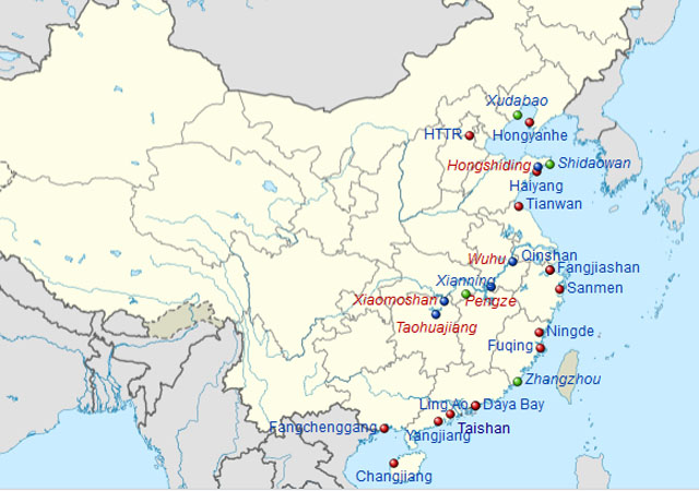 ▲ 중국 원전들의 위치. 붉은 색은 현재 가동 중, 녹색은 건설 중, 파란색은 건설 계획을 세운 곳이다. 중국 원전에서 문제가 생기면 한반도는 물론 홍콩, 대만, 일본 등도 심각한 피해를 입게 된다. ⓒ위키피디아 공개사진.