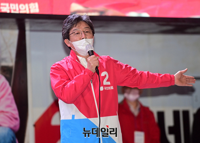 ▲ 더불어민주당이 당론으로 종합부동산세 부과 기준을 '상위 2% 주택'으로 결정한 것과 관련, 유승민 전 국민의힘 의원이 19일 