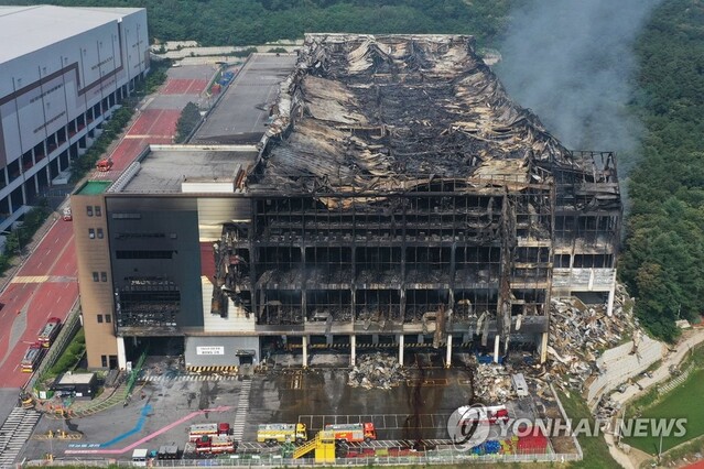 ▲ 쿠팡이 경기 이천에 있는 덕평물류센터 화재로 순직한 경기 광주소방서 김동식 구조대장(52) 유족을 평생 지원하고 장학기금을 설립하겠다고 밝혔다.ⓒ연합뉴스