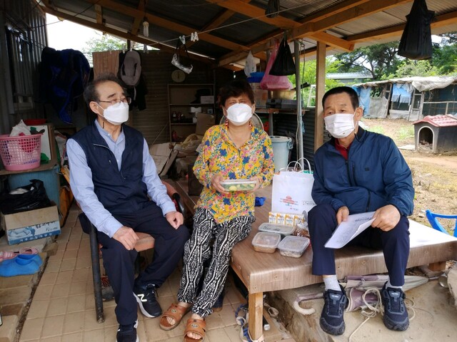 ▲ 영천시(시장 최기문)는 코로나19 장기화에 따른 복지위기 우려가구에 대한 점검을 통해 위기상황을 선제적으로 예방하고자 통합사례관리 종결자 대상으로 모니터링을 실시했다.ⓒ영천시