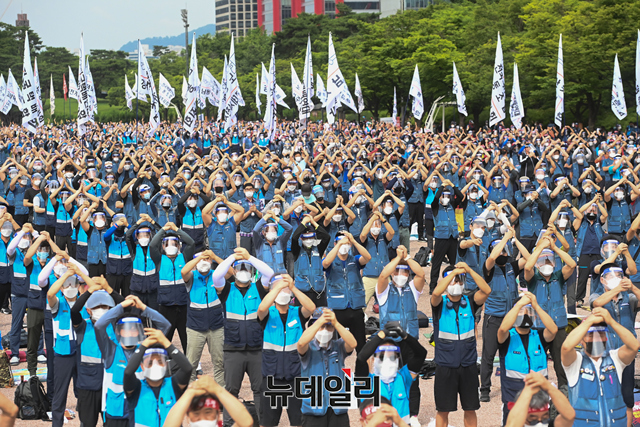 ▲ '분류작업 배제' 관련 집회를 갖는 택배노조 ⓒ 뉴데일리경제