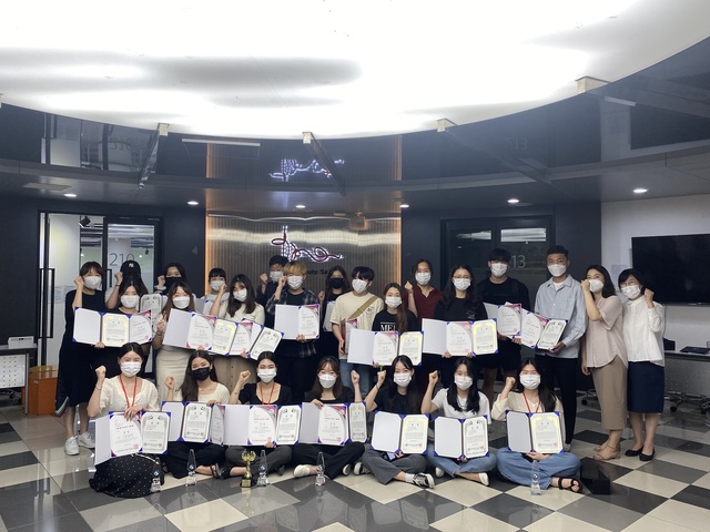 ▲ 대구보건대학교(총장 남성희) 뷰티코디네이션과는 최근 월드뷰티엑스포 & 뷰티페스티벌에 출전해 참가자 16명이 전원 수상했다.ⓒ대구보건대