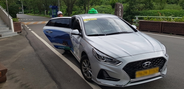 ▲ 달성군(군수 김문오)은 관내 대중교통 접근성이 취약한 지역에 거주하거나 왕래하는 사람들의 이동권 보장과 교통복지 증진을 위해 행복택시를 운영 중이다.ⓒ달성군