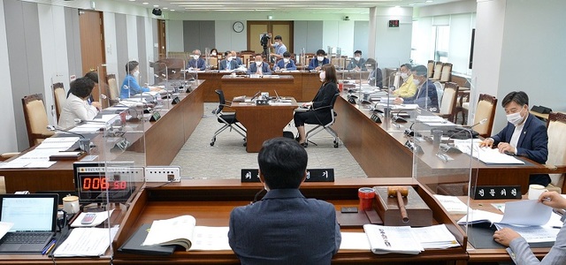 ▲ 충남도의회 충남문화재단 대표이사 후보자 인사청문특별위원회 장면.ⓒ충남도