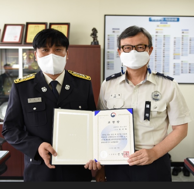 ▲ 사진 왼쪽이 전석화 소방장.ⓒ충북소방본부