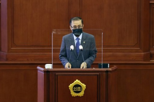 ▲ 대전시의회 이종호 의원(더불어민주당, 동구2)이 21일 5분 자유발언을 통해 ‘대전시민의 건강과 안전을 위한 의료 인프라를 구축할 수 있도록 의료법인 설립기준 완화를 제안하고 있다.ⓒ대전서구