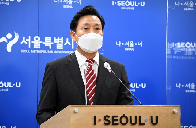 ▲ 오세훈 서울시장이 24일 오전 시의회에서 열린 예산결산특별위원회를 찾은 뒤 서울시청에서 브리핑을 열고 추경 예산 통과를 호소하고 있다. ⓒ서울시 제공