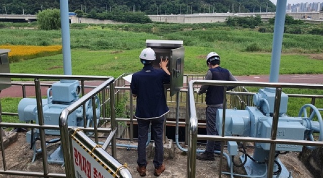 ▲ 금강유역환경청과 대전시설관리공단이 24일 침수 시 신속한 대응 역량을 위해 합동훈련을 실시했다. ⓒ금강유역환경청