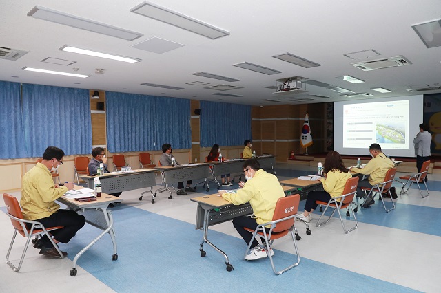 ▲ 울진군은 지난 23일 군청 대회의실에서 ‘울진형 뉴딜 종합계획 수립 용역’ 중간보고회를 가졌다.ⓒ울진군