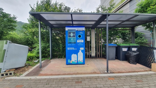 ▲ 군위군은 ‘순환자원 회수로봇’을 설치했다.ⓒ군위군