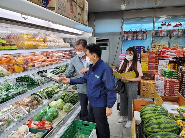 ▲ 경북농협(본부장 김춘안)은 28일부터 일주일간 하절기 식품안전 특별 점검을 실시한다.ⓒ경북농협