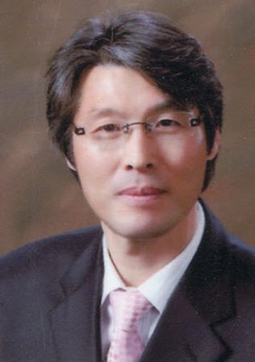 ▲ 대구보건대 정호용 치과 원장이 대한구강보건협회 제53차 정기대의원총회에서 보건복지부장관 표창장을 받았다.ⓒ대구보건대