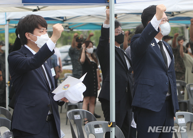 ▲ 29일 경기 평택시 서해수호관 광장에서 열린 제2연평해전 19주기 기념 행사에 참석한 여야 대표. ⓒ뉴시스