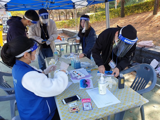 ▲ 2020년 대상을 수상한 경상대 ‘위더스’가 독도 홍보 활동을 하고 있다.ⓒ독도재단