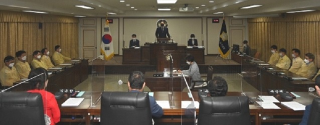 ▲ 대전 중구의회가 29일 제235회 제1차 정례회 제3차 본회의에서 2020회계연도 결산 승인의 건을 비롯한 조례안 등 총 24건의 안건 처리를 끝으로 의사일정을 마무리했다.ⓒ대전 중구의회