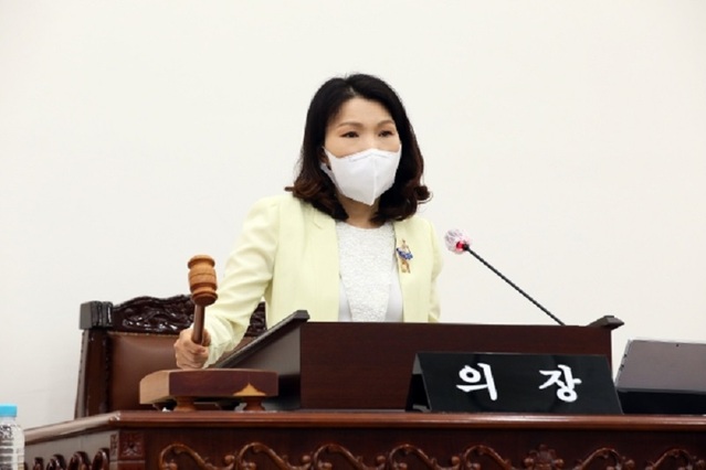 ▲ 이금선 유성구의장이 대표 발의한 ‘대전시 유성구 민주시민 교육에 관한 조례안’을 제250회 정례회 제2차 본회의에서 가결됐다.ⓒ유성구의회