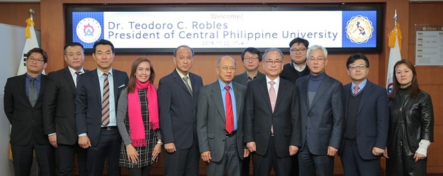 ▲ 한국영상대가 센트럴 필리핀 대학과 교류 협정을 체결하고 기념촬영을 하고 있다.ⓒ한국영상대