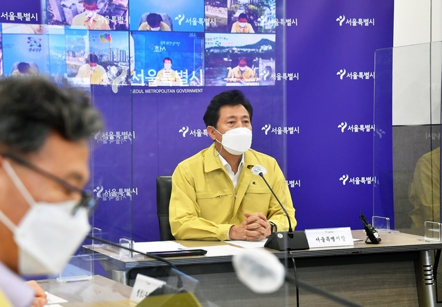 ▲ 30일 오후 오세훈 서울시장이 25개구 구청장과 코로나19 긴급 특별방역 대책회의를 화상으로 진행하고 있다. ⓒ서울시