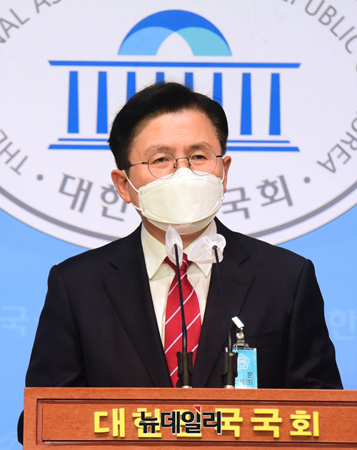 ▲ 황교안 전 미래통합당(현 국민의힘) 대표가 1일 오후 국회 소통관에서 기자회견을 열고 내년 대통령선거 출마를 공식 선언했다. ⓒ이종현 기자