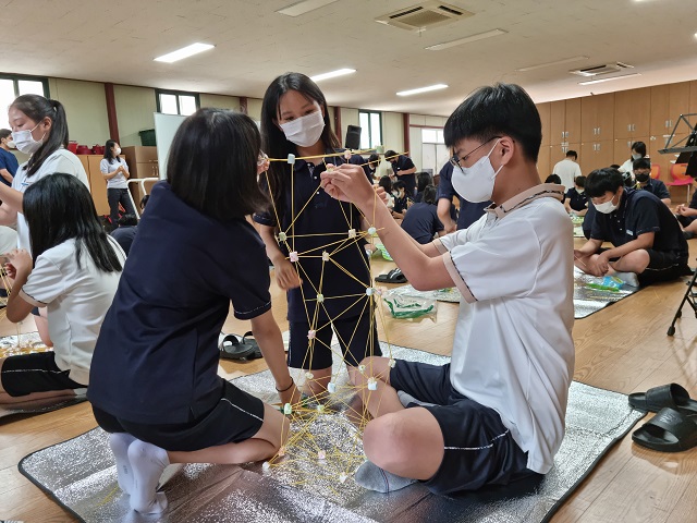▲ 한울원자력본부는 울진군 내 중학생들을 대상으로‘2021 찾아가는 에너지 아카데미’를 시행했다.ⓒ한울본부