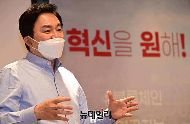 ▲ 원희룡 제주지사가 6월17일 오후 서울 성동구 체인지메이커스에서 열린 토크콘서트 겸 팬클럽 발대식에서 강연하고 있는 모습. 자료사진. ⓒ정상윤 기자