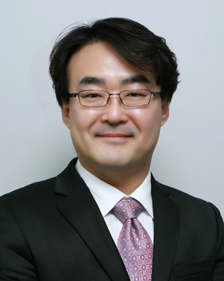 ▲ 대구보건대(총장 남성희)는 최근 안경광학과 장우영 교수가 대학발전기금으로 3000만 원을 기탁했다.ⓒ대구보건대