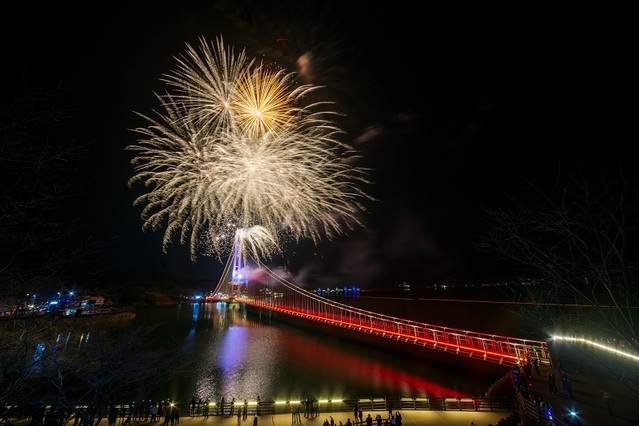 ▲ 충남 예산출렁다리.ⓒ예산군