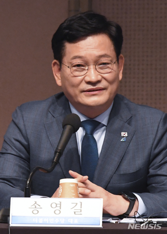 ▲ 더불어민주당 송영길 대표가 5일 오전 서울 프레스센터에서 열린 관훈토론회에 참석, 패널들의 질의에 답변하고  있다. ⓒ뉴시스