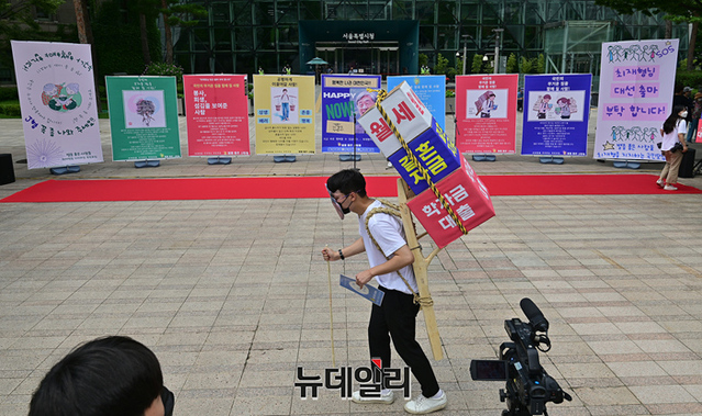 ▲ 최재형 전 감사원장을 지지하는 국민모임 '별을품은사람들'이 5일 오후 서울광장에서 최 전 원장의 대선출마를 촉구하는 기자회견을 갖고 있다.ⓒ정상윤 기자