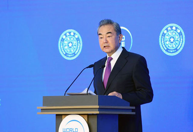 ▲ 지난 3일 중국 칭화대에서 열린 제9차 세계평화포럼에서 연설하는 왕이 외교부장. ⓒ뉴시스. 무단전재 및 재배포 금지.