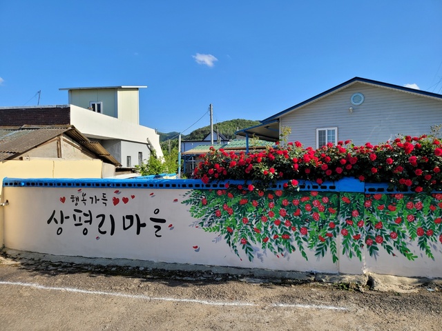 ▲ 청송군(군수 윤경희)이 2019년부터 ‘치매보듬마을 조성사업’을 추진하며 치매 친화적 환경 조성에 앞장서고 있다.ⓒ청송군