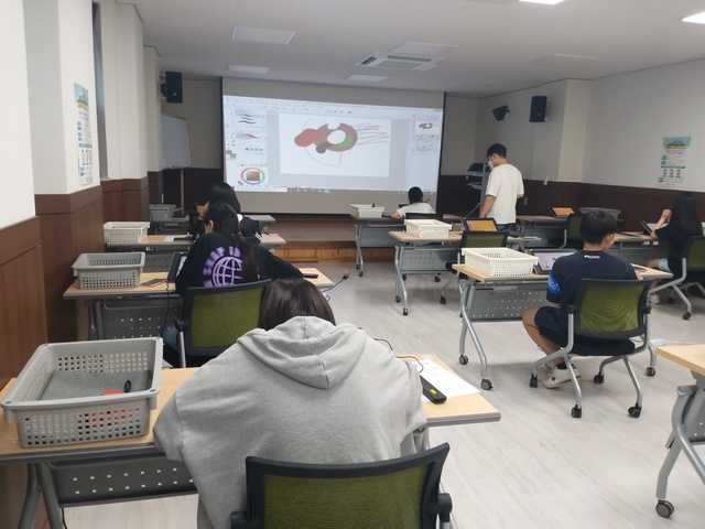 ▲ 경산시(시장 최영조)는 7월 3일부터 10월 16일까지 경산생활문화센터에서 2021년 경산시 웹툰창작체험관 교실을 운영한다.ⓒ경산시