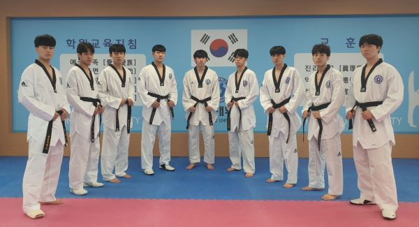 ▲ 청주대학교 태권도부가 제102회 전국체육대회 대학부 8개 전 체급 충북대표로 선발됐다. 사진은 청주대학교 태권도부 단체사진.ⓒ청주대