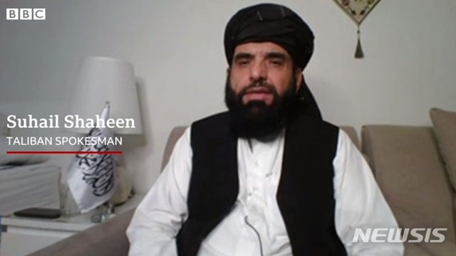▲ 영국 BBC와 인터뷰 하는 수하일 샤힌 탈레반 대변인. ⓒ뉴시스. 무단전재 및 재배포 금지.