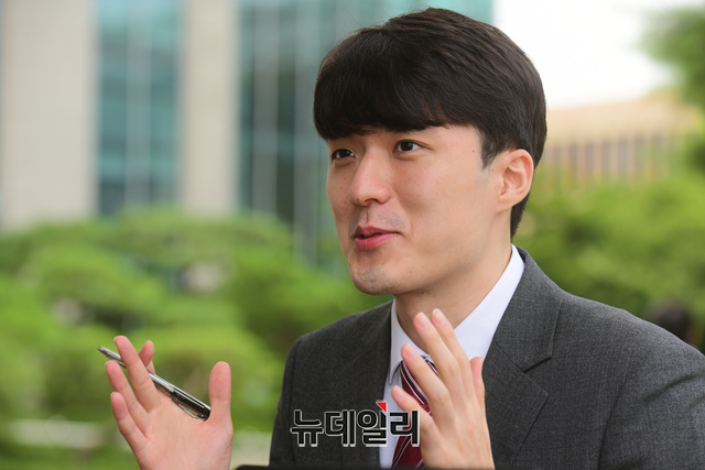 ▲ 국민의힘 대변인에 내정된 양준우씨가 6일 오후 국회에서 본지와 인터뷰 중이다. ⓒ이종현 기자